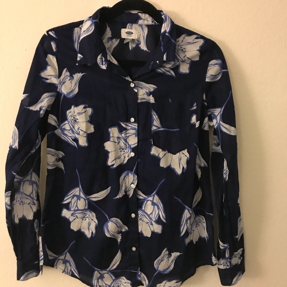 *** Floral Button Down - Picture 1 of 3
